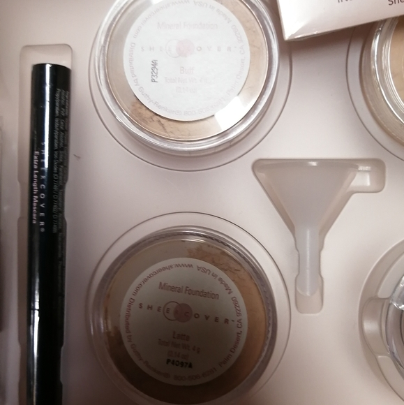 ** LAST ONE*** SHEER COVER MINERAL MAKEUP KIT Medium - Picture 12 of 14